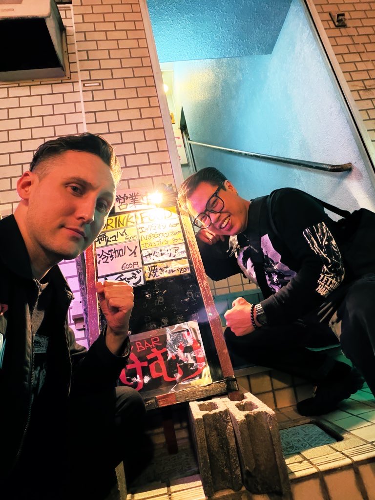 GuySFragments's tweet image. 久しぶりに@MICROCHIPTERROR と@TVBARkemuri で呑んでました🍻
明日のライブはよろしくお願いします！