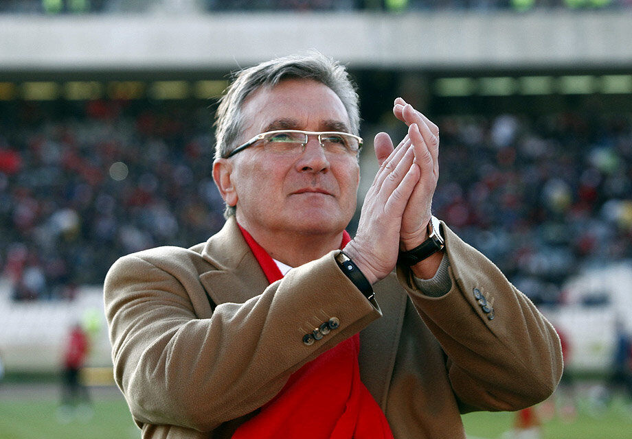 ali_reza_58's tweet image. تو ناجی پرسپولیس بودی
تو به یک دهه سرخوردگی، تبعیض، دوپینگ و فساد پایان دادی
عادت کرده بودند به ظلم و عادت کرده بودیم به شکست
فراموش نمیکنیم برای ما ایستادی و جنگیدی
با فدراسیون و کیروش افسارگسیخته
با ناداوری‌های عجیب و غریب
با دست‌های خالی
با رباط‌های نارفیق

خداحافظ رئیس ابدی