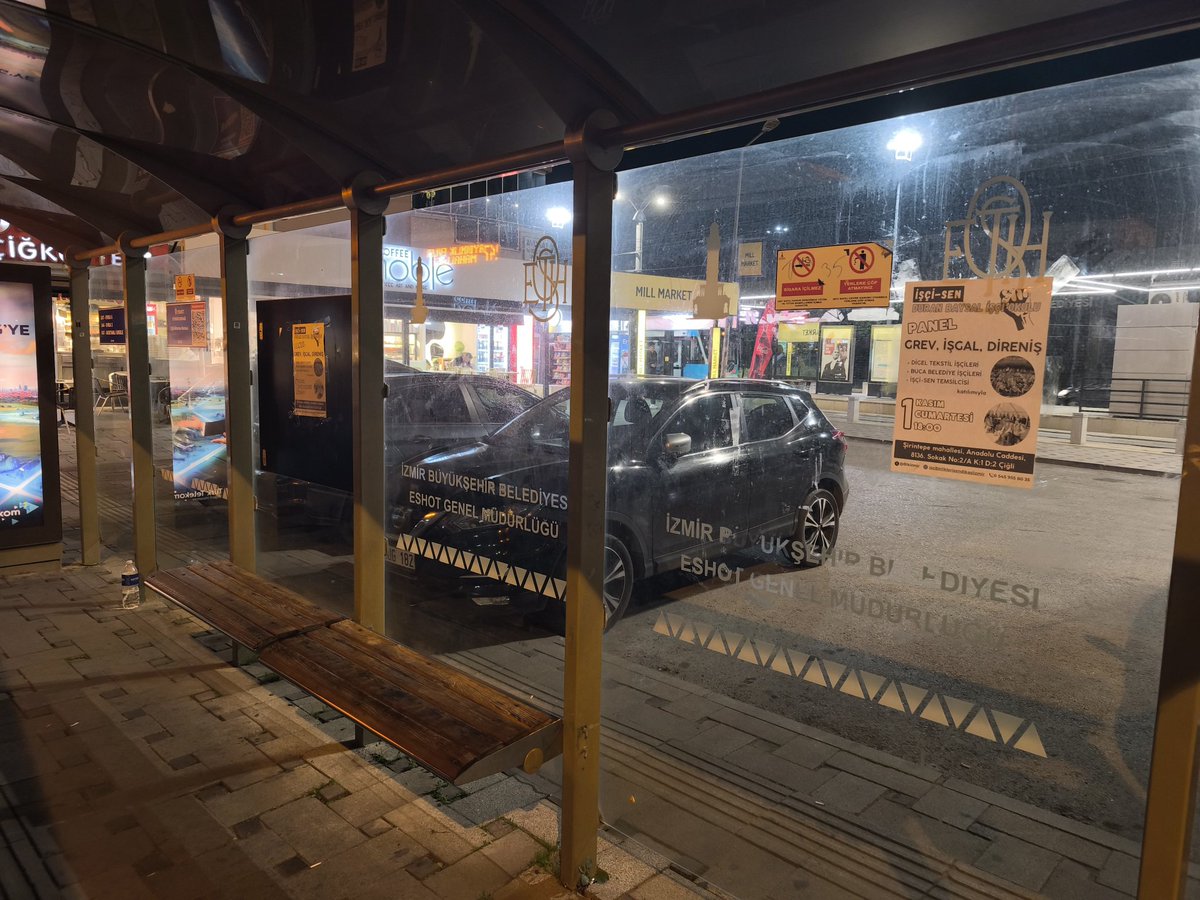 Çiğli bölgesine yaptığımız afişlerle tüm işçileri, emekçileri "Grev, İşgal, Direniş" şiarıyla yapacağımız panele davet ettik.

1 Kasım Cumartesi 
Saat : 18.00
Çiğli İşçi-Sen