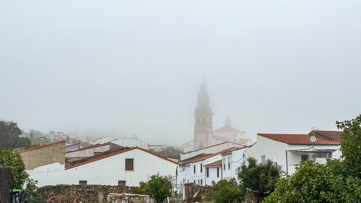 Buenos días desde Burguillos del Cerro, mañana de niebla #suroesteBadajoz así está por #BurguillosdelCerro 
. 
.
.
.
<a href="/davidlopezrey/">David López-Rey</a> <a href="/tiempobrasero/">Tutiempo</a> <a href="/abarniol_tve/">Albert Barniol</a> <a href="/jesusTeniente/">Jesús Teniente</a> <a href="/agomezmeteo_tve/">Andrés Gómez</a> <a href="/carlos_benito/">Carlos Benito</a> <a href="/Tiempo_Mercedes/">Mercedes Martín</a> <a href="/slaplana_tve/">Silvia Laplana</a> <a href="/MeteoBadajoz/">MeteoBadajoz</a>