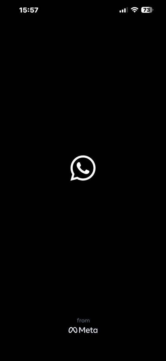 cuxuuuu's tweet photo. llevo un puto día sin poder usar whatsapp por que se me queda puto pillado https://t.co/kdBFaqerSL