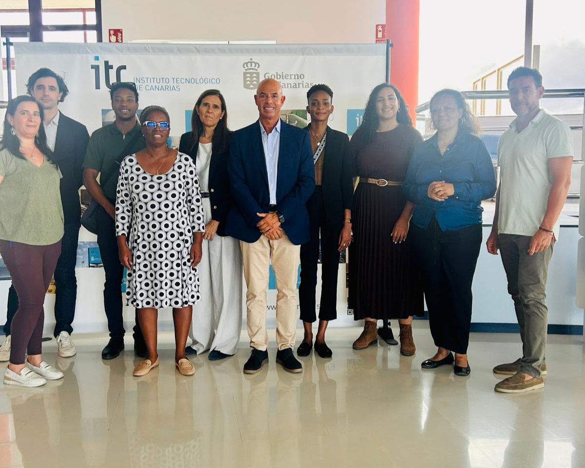 ITCCANARIAS's tweet photo. 🌍Recibimos en el ITC a una delegación de #RUP francesas y del Ministerio de Ultramar🇫🇷 en visita a Canarias programada junto a @dgae_gobcan para intercambiar experiencias entre las RUP en el impulso de proyectos estratégicos vía #FondosEuropeos 

#NESOIplus #STARRISE #GENESISnbs https://t.co/2fdJoGNRF2
