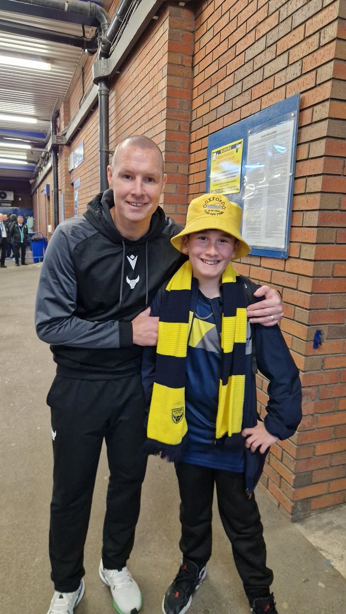 alanoxford's tweet photo. @OUFCOfficial 💛💙 https://t.co/VwzcWokVGt