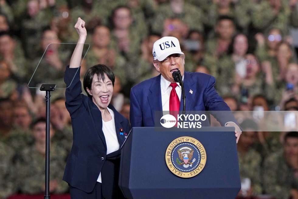 口を開けば「靖国参拝」 「靖国参拝」いってる高市が、日本への原爆投下を肯定するトランプに、どうして、ここまで媚びへつらうことができるんだろう？靖国に祀られてる人達に恥ずかしくないのか？やっぱりビジネスエセ保守としか思えんな、こいつ