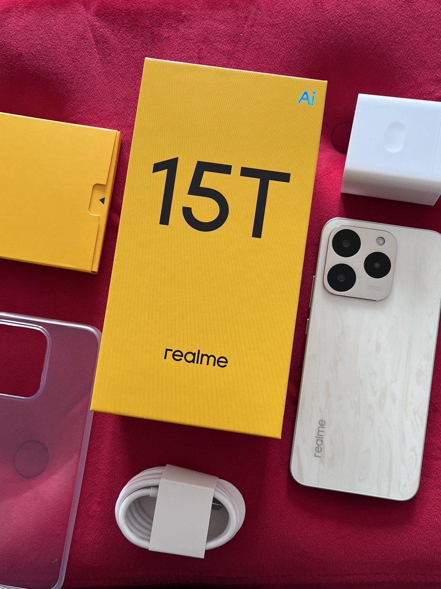 Rainbowruby23's tweet image. Desainnya sleek banget, minimalis tapi tetap kelihatan premium. Sekilas mirip iPhone, tapi vibe-nya beda banget 😎
#rPhoneBukaniPhone