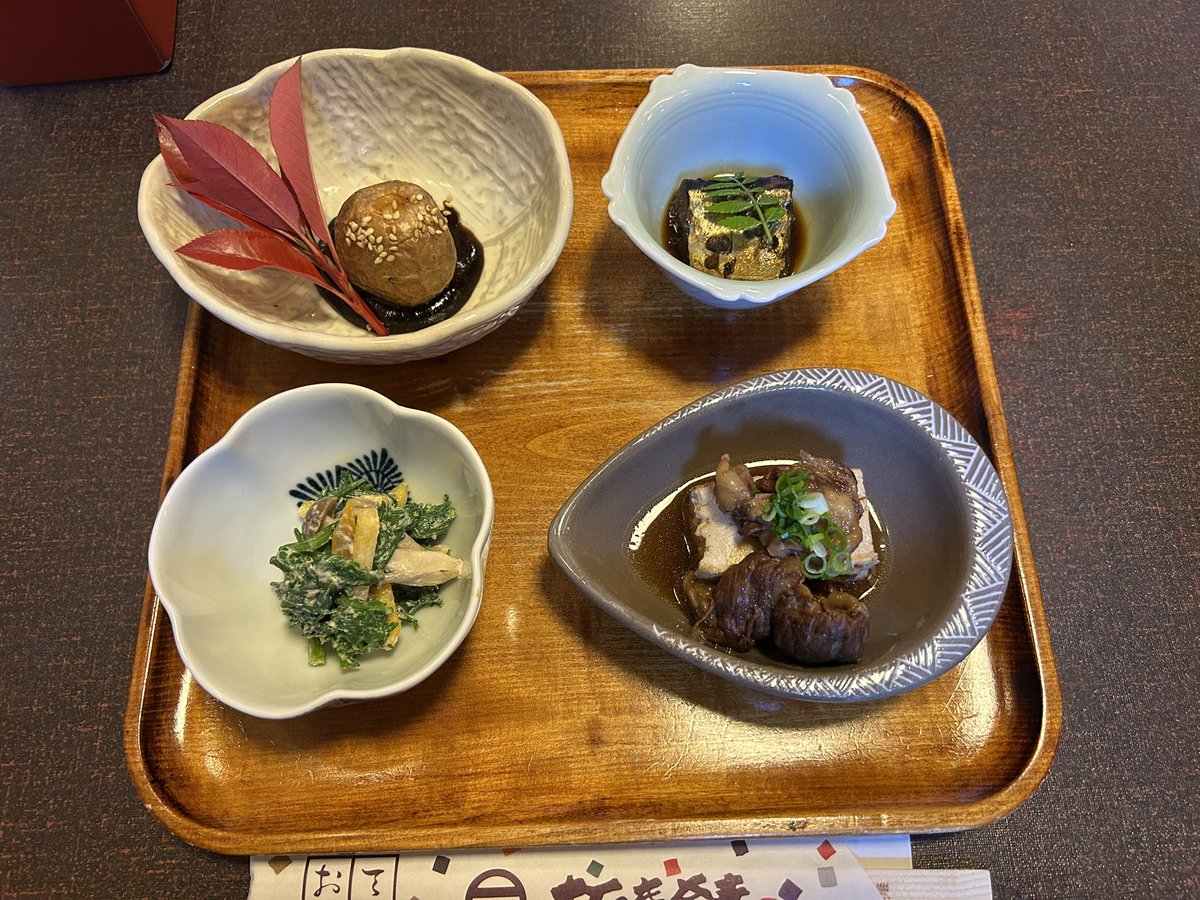 tanakatakeshi's tweet image. 【ランチ🍽️】

お昼は、新安城の大正庵釜春さんで、会食にご一緒させていただきました。

お昼時はいつも満席ですが、美味しいお料理がお値打ちなので、人気なのもわかります…。

お店の外で、2組のお知り合いにお会いしました。

#質実剛健
#田中健
#未来共創
#地域密着