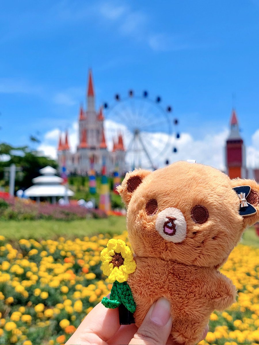 deepdarkeu_'s tweet photo. @samsungID Serving looks and Ferris wheel views! π‘π Hari ini moodnya on point, secerah langitnya. Swipe kalo kamu juga suka sunshine & good times! #Slaycation #SunnyDayFun #AmusementParkFashion
#GalaxyPhotoDump #ExploreGalaxyWay https://t.co/ZhTY6XPlDY