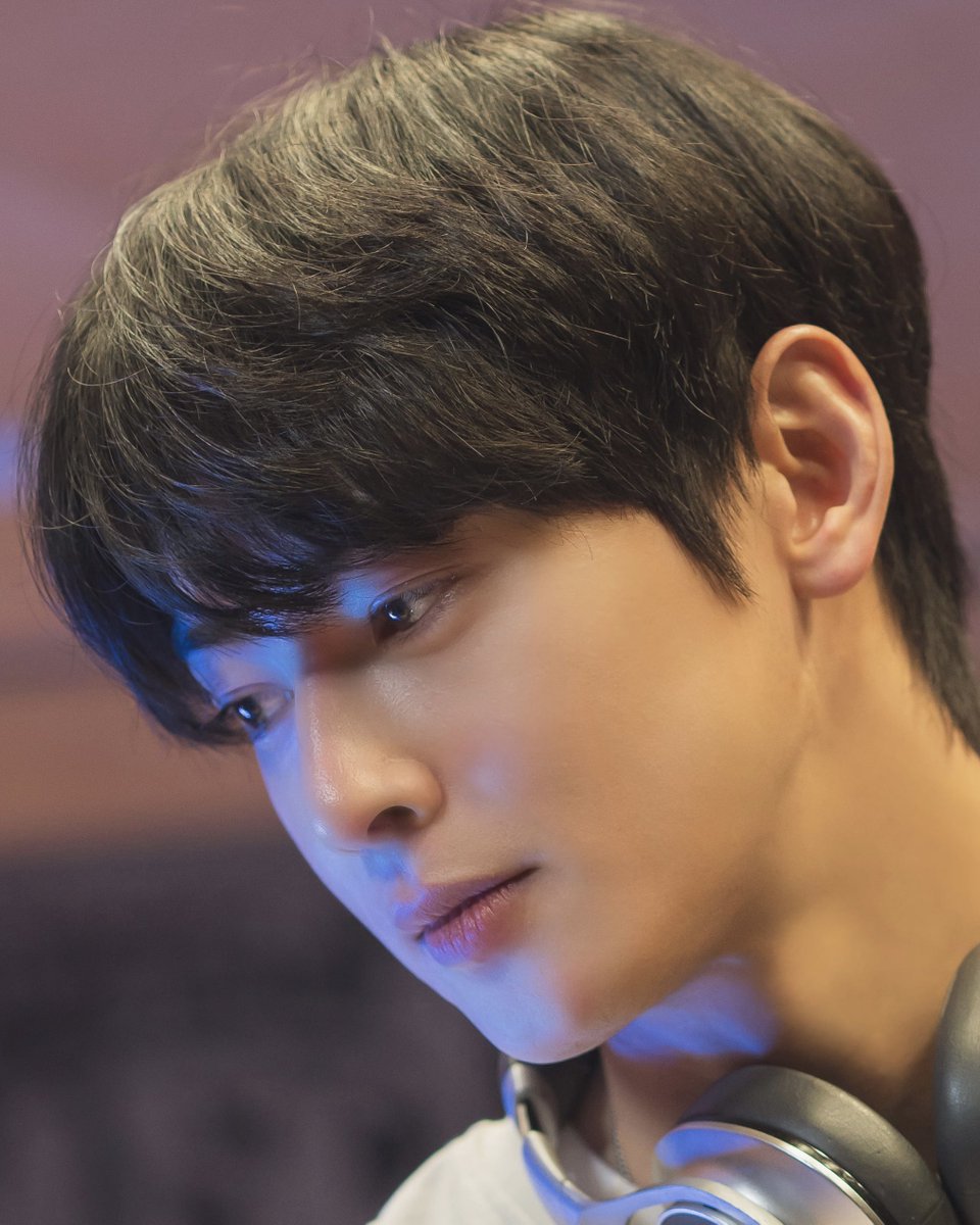 다들 퍼라를 보고와서 나랑 연민이얘기를 해줫으면 좋겠다.. 포스터에는 그냥 잘생긴놈이라고만 써있는데 그냥 잘생기기만 한게 아닌 연민이이야기를 나누어줬으면 좋겠다.. 초고화질 스틸컷도 무료나눔하는 감사한영화.. extremely.. awesome.. 이 명대사 모르면 빨리보고와주라..#퍼스트라이드