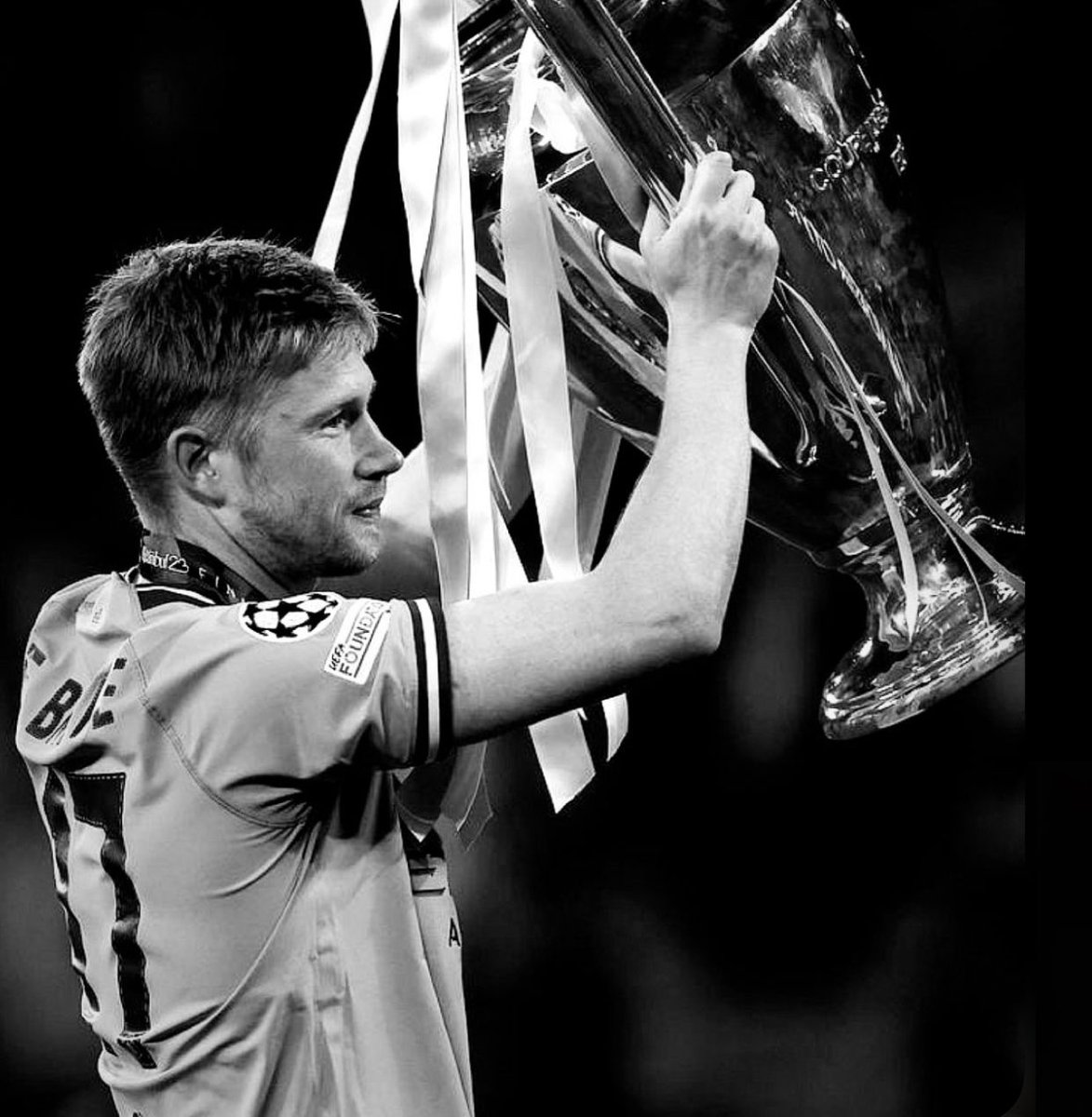 🇧🇪💔
هذه الايام الاخيره من أكتوبر 
سينتهي اكتوبر وانت مازلت غائب

الا تريد تحقيق الاسطوره التي تقول بأن 

" الغائب الاحب الى قلبك سيعود في احد ايام اكتوبر " ؟