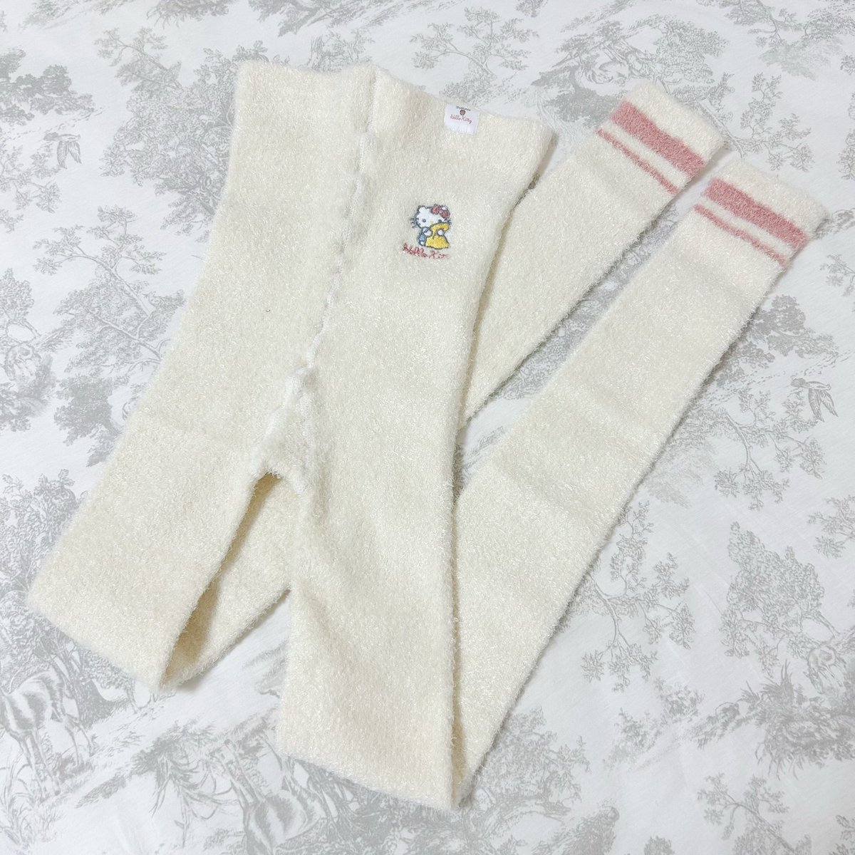 _w115s_'s tweet photo. 冬にぴったりのBallelite×サンリオのもこもこ着圧レギンス🧦🎀✨程よい着圧で寝ている間も脚をスッキリとサポートしてくれるꕀ⋆ 
🔗 https://t.co/OlplDcvnQe #ballelite #pr #ハローキティ #ポチャッコ https://t.co/7u5KNaYPKQ