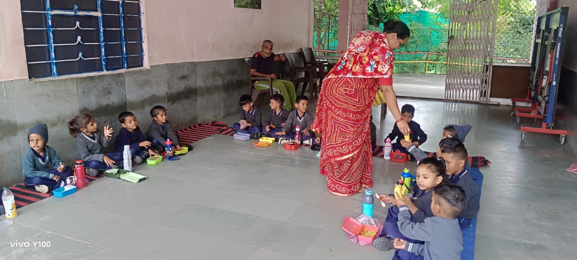 rmkmngo's tweet image. Thank You, Feeding India! 📷Feeding India by Zomato is providing daily meals to 240 students  at Minu School, Ajmer(A Unit of RMKM Chachiyawas)  under #DailyFeedingProgram &amp;amp; #PoshanToPathshala. #FeedingIndia #RMKM #MinuSchool #ChildNutrition #InclusiveEducation #CWSN