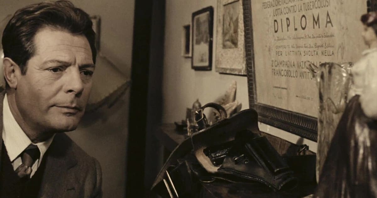 sidebysideff's tweet image. Легенды итальянского кино, Софи Лорен и Марчелло Мастроянни, демонстрируют лучшие актёрские способности в своей карьере в трогательной и провокационной драме Этторе Сколы «Необычный день». Kсения Реутова рецензирует изысканный портрет Сколы tinyurl.com/vmkudkkc