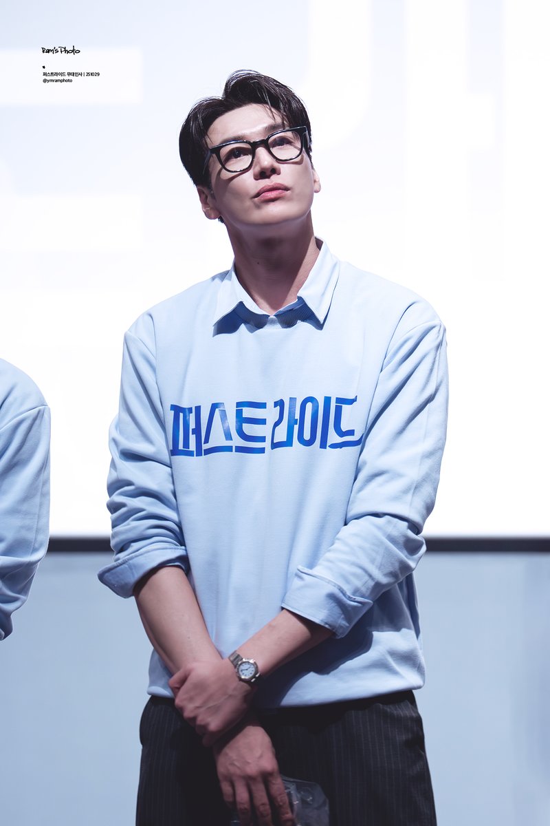 251029 영화 퍼스트라이드 무대인사
#김영광 도진

객석 여기저기 꼼꼼하게 봐주던 김글 🤓✨