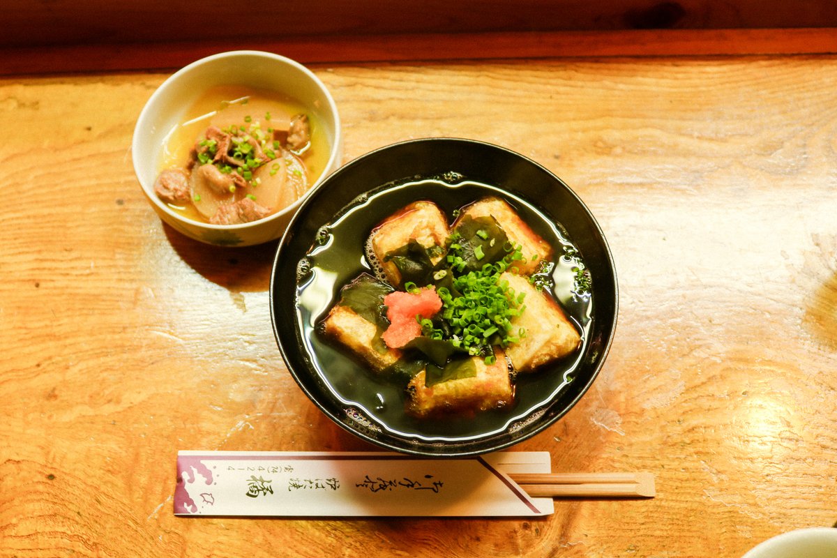 耕生さんの足跡
📍橘

「俺からしたら、ただの同級生だけんね」

小浜の温泉街から歩いて５分ほど。橘湾が目の前にある居酒屋、橘。店主の中村和彦さんの父がはじめたお店を継ぎ、この場所で店をはじめて48年になります。