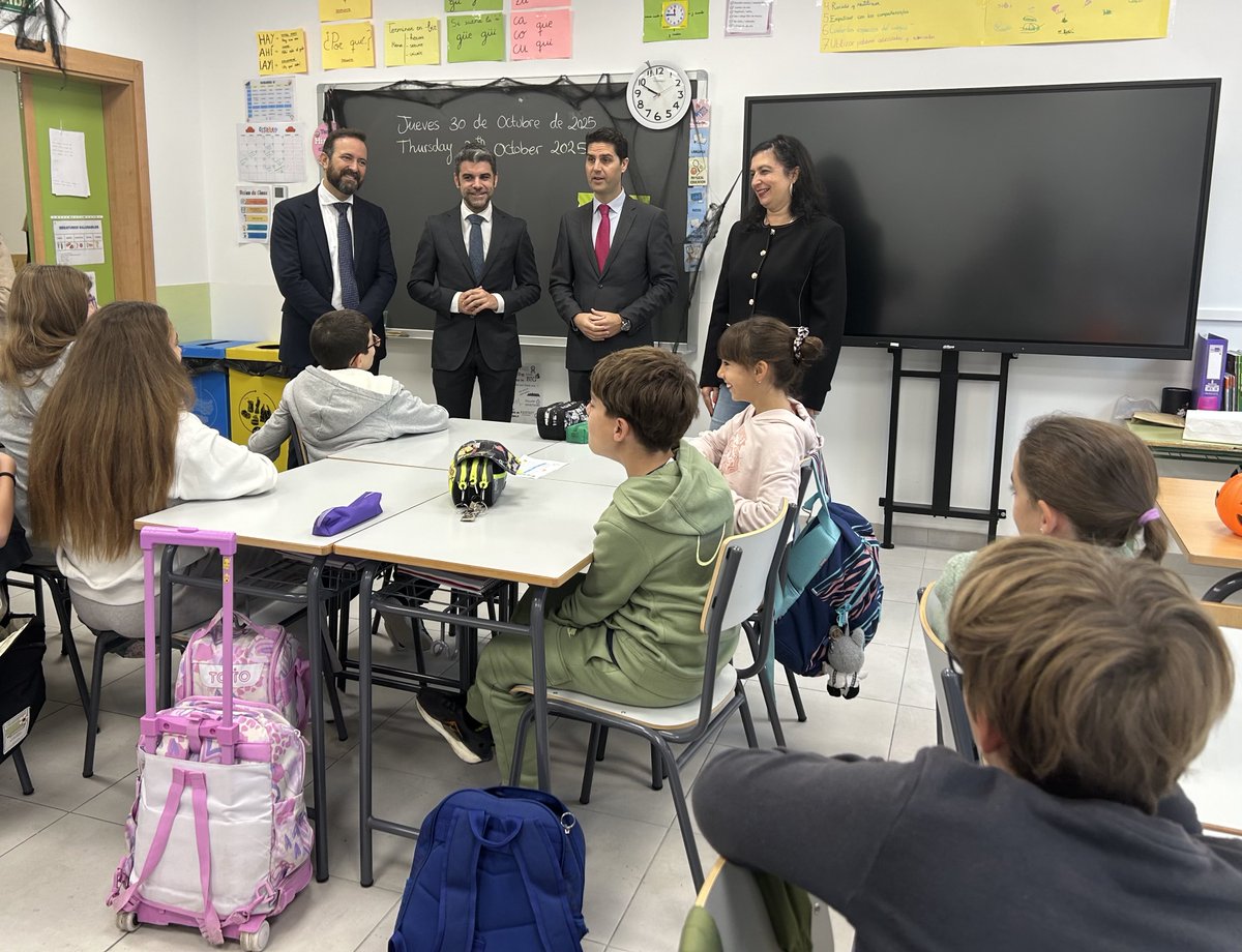 Hoy hemos visitado el colegio público Andrea Casamayor de <a href="/AytoParacuellos/">Ayto. Paracuellos</a>, uno de los 49 centros que han empezado este año a impartir 1º de la ESO para proteger la infancia y la preadolescencia y ayudar a las familias. 

En los últimos años la <a href="/ComunidadMadrid/">Comunidad de Madrid</a> ha invertido más