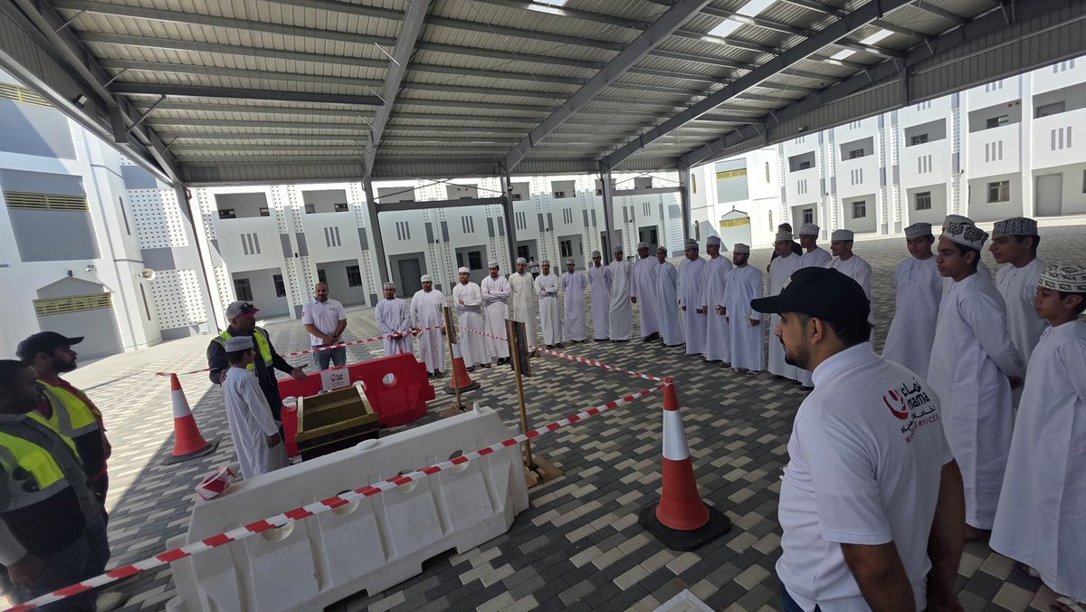 alawabi's tweet photo. #مبادرة  نماء ..حياةٌ بأمان تزور مدرسة الشيخ جاعد بن خميس الخروصي بولاية العوابي 
حيث تم تقديم ورش عمل للطلاب وسائقي الحافلات المدرسية حول مخاطر الحفريات والأمن والسلامة في مواقع العمل بمشاريع شركة نماء لخدمات المياه 
@EduGovSbt
@EduGovSbt3610 https://t.co/z2z7fpIANm