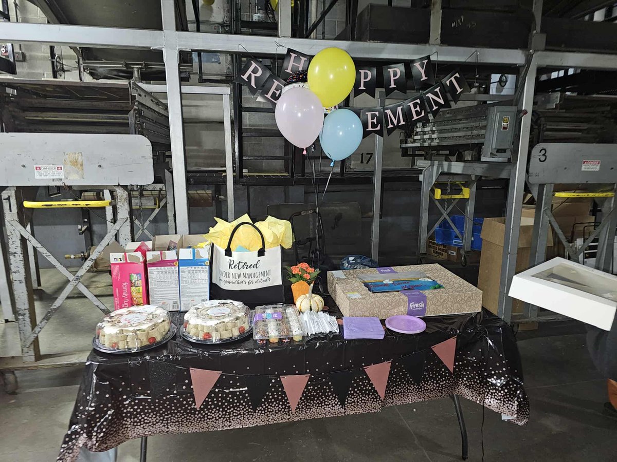 RpRice0810's tweet photo. It’s kinda sad when the company you work for can’t acknowledge an accomplishment like retiring after 30 years of service so your coworkers do it! Congrats Donna 
#DoBetter https://t.co/J5fIuuugVC