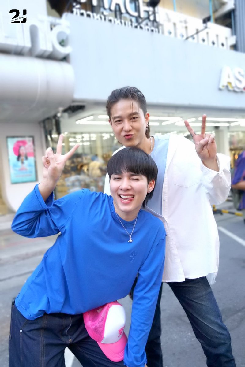 2jsupport_house's tweet photo. [🦁] 251024 2J Lover Merman @ SIAM (4)

#เพียงนาวา
#Lovermerman
#2jkhunchalach
#ฝูงสิงโตของ2J
#2JLionPink
#DewJira #SunFeros #PoonAkk_s #FilmJirayu #MarkApiwit #Prw__s https://t.co/Bw4JhAoDuv