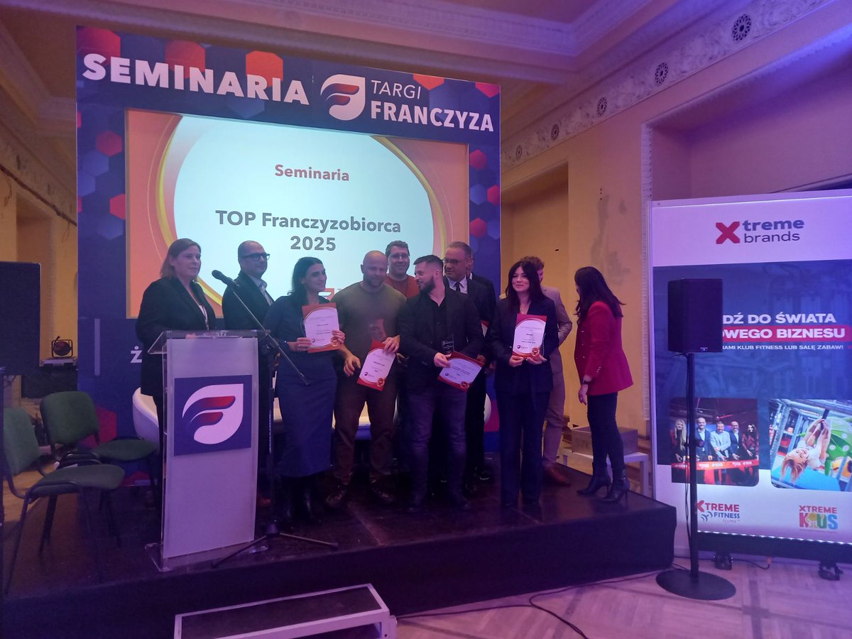 #NAGRODA #FRANCZYZA:
Podczas Targów Franczyza 2025, #franczyzobiorca #CarrefourPolska - Konrad Mijakowski został uhonorowany wyjątkową nagrodą #TopFranczyzobiorca2025 w kategorii #MłodyZdolny. Konrad to właściciel 5 sklepów franczyzowych #CarrefourExpress. Gratulujemy serdecznie!