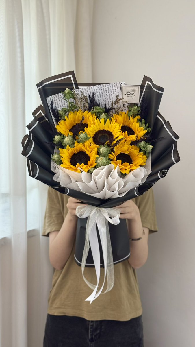 نازترین خلق جهان نیست آفتابگردون چیه پس🫠!!