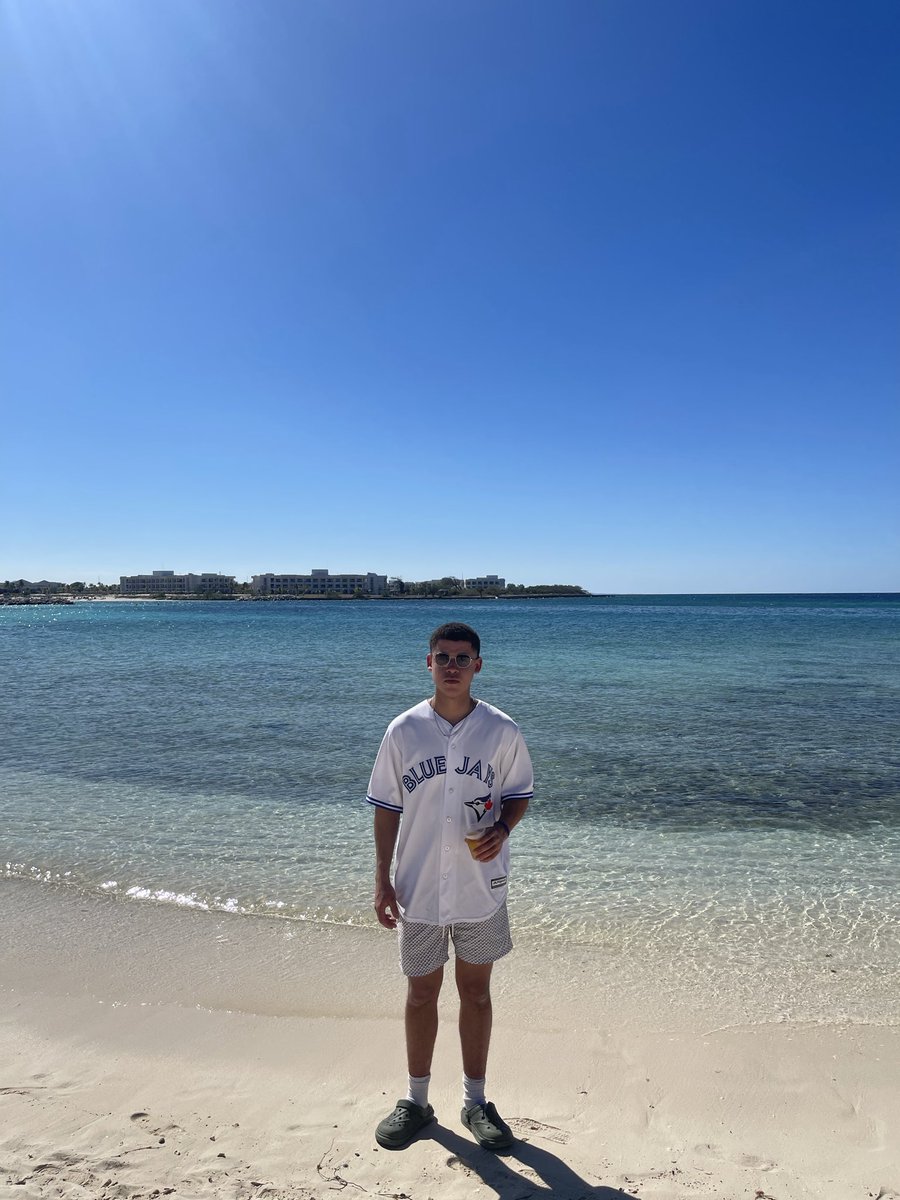 SteadyLockss's tweet photo. @Xposed One of the fellas #GoJays https://t.co/ZnBaywx6m2