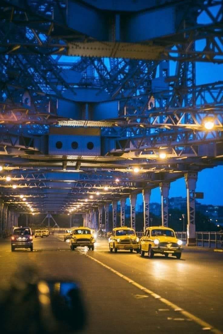 aworld_india's tweet image. The Howrah Bridge — where steel meets soul and the Hooghly carries stories of time, tradition, and triumph. 🌉💫
Experience the spirit of Kolkata — the City of Joy! 💛
👉 adventureworldindia.com
📸 Courtesy: Wikipedia &amp;amp; Web World
#Kolkata #HowrahBridge #IncredibleIndia