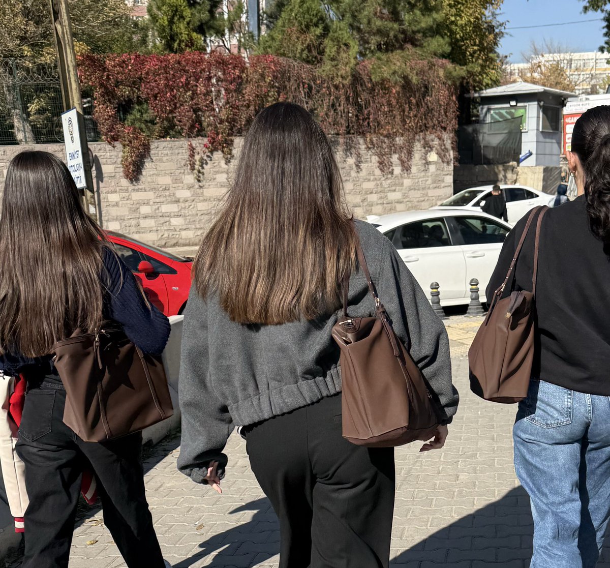 yokbezey's tweet photo. Birbirini ASLA KISKANMAYAN. sen alırsan ben de alayım arkadaşlığı olan KIZLAR.. dünyanın en safe olayı erkekler anlamaz https://t.co/SgmTWzbJUx