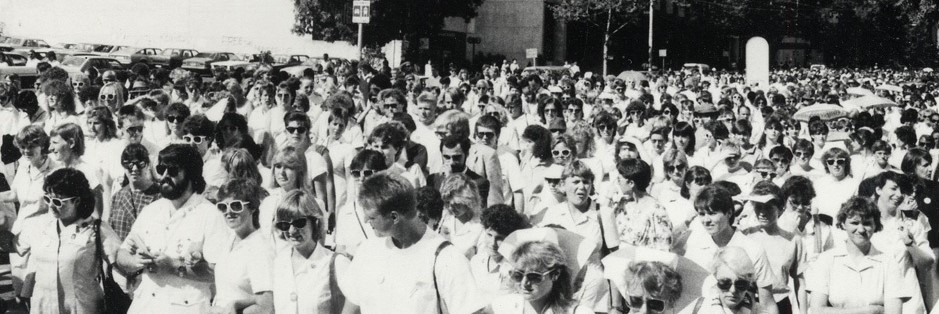 wrkclasshistory's tweet photo. #OtD 30 Oct 1986 5000 nurses in Victoria, Australia, stopped work, held a mass meeting and voted for an indefinite strike against pay cuts. The strike continued to grow causing the government finally to cave in on 19 December https://t.co/Kvy7YVUmlp https://t.co/qW4RHXeM1x