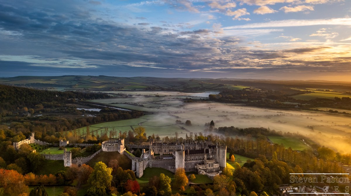 StevenPaston's tweet image. Autumn colours on the trees at Arundel Castle surrounded by misty morning in October @DJIGlobal @StormHour @ThePhotoHour #mini3pro