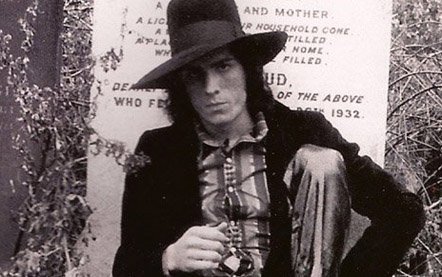 ボウイは『ロー・パワー』をプロデュースしたがったけど、彼にはやらせてあげなかったんだよ（笑）。だからあのアルバムは完全に俺たちのサウンドなのさ。

（ジェームズ・ウィリアムソン）