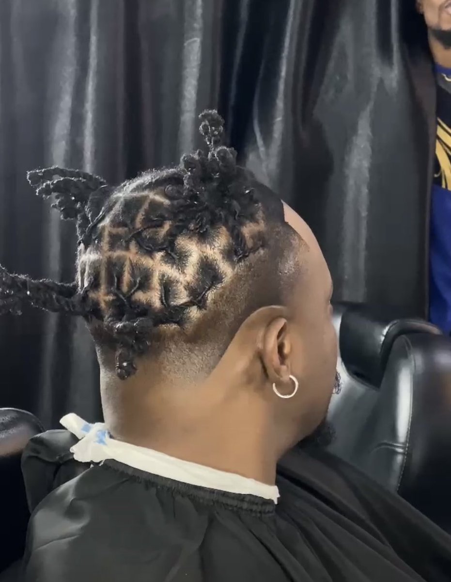iamtemitayoo's tweet photo. Locs and Trim

Click the WhatsApp link in my bio to book appointment 

📍TEMsCUTz Barber Studio,Beside chase lounge, Atere, Tipper garage, Akala express, New garage, Ibadan. 

☎️ 09032276730

#temscutz #temscutzbarberstudio #fyp #viral #foryou #haircut https://t.co/oHGgwqiH58