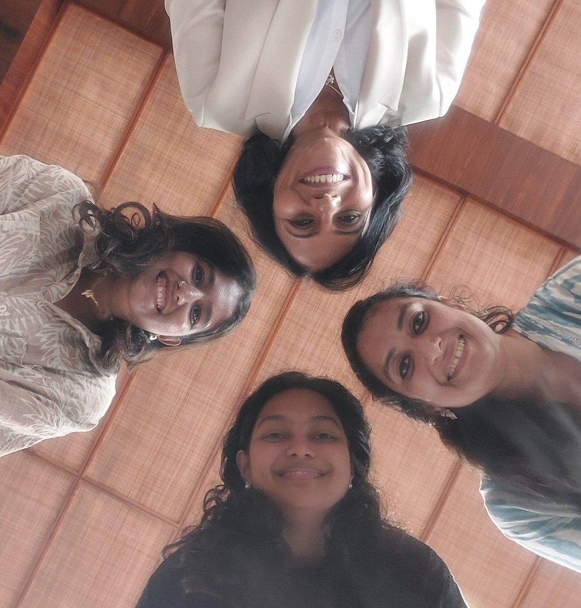 umasudhir's tweet image. Quadrupling with a film-maker (Chandralekha) who's a diehard #Maniratnam fan, a kuchipudi dancer (Katyayani) who doubles up as an anchor, a fashion /costume designer (Ruoma Jain) who does sundry other stuff, is me, a journalist who would love to do hundred other things #FunLunch