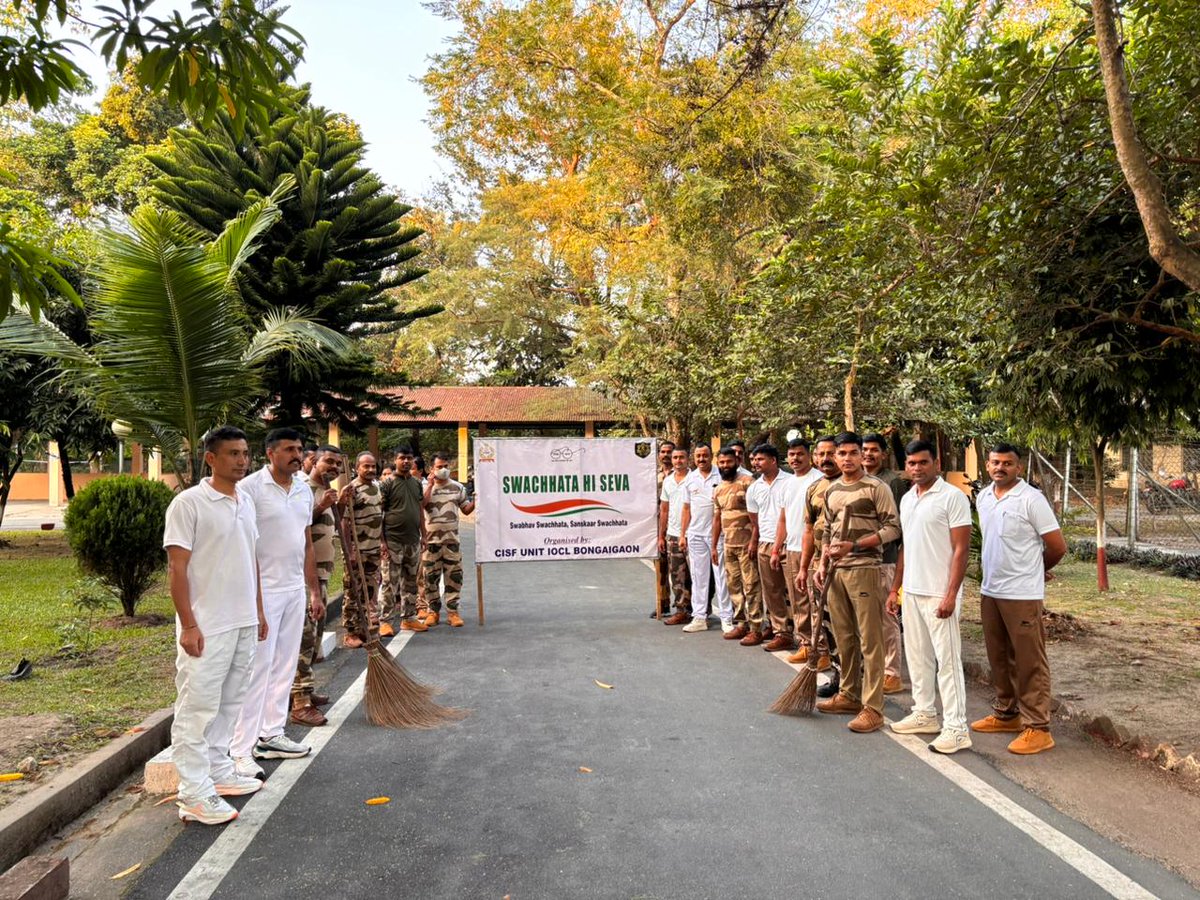 CISFNORTHEAST's tweet image. CISF Unit IOCL Bongaigaon conducted a Cleanliness Drive under the #SwachhBharatMission, promoting hygiene &amp;amp; environmental responsibility. 
Together towards a #CleanIndia! 
#CISF #IOCLBongaigaon #SwachhataHiSeva
@HMOIndia @IndianOilcl @CISFHQrs @PIB_India