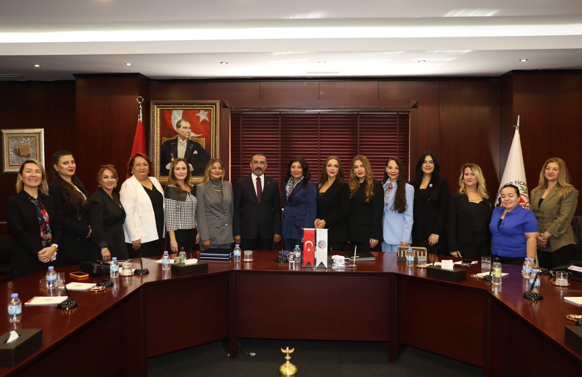 Nazik ziyaretleri ve hoş sohbetleri için Eskişehir Kadın Girişim ve Destekleme Derneği (KADINES) Başkanı Sn. <a href="/AyseDemirdover/">Ayşe Demirdöver</a> ve Yönetim Kurulu üyelerine teşekkür ediyorum.

Kendileriyle güzel Eskişehir'imizi ve Gaziantep'imizi konuşarak yapabileceğimiz ortak organizasyonları