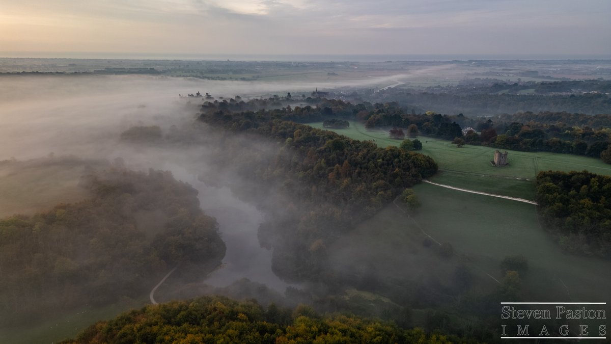 StevenPaston's tweet image. Hiorne Tower at Arundel park surrounded by misty morning in October @DJIGlobal @StormHour @ThePhotoHour #mini3pro