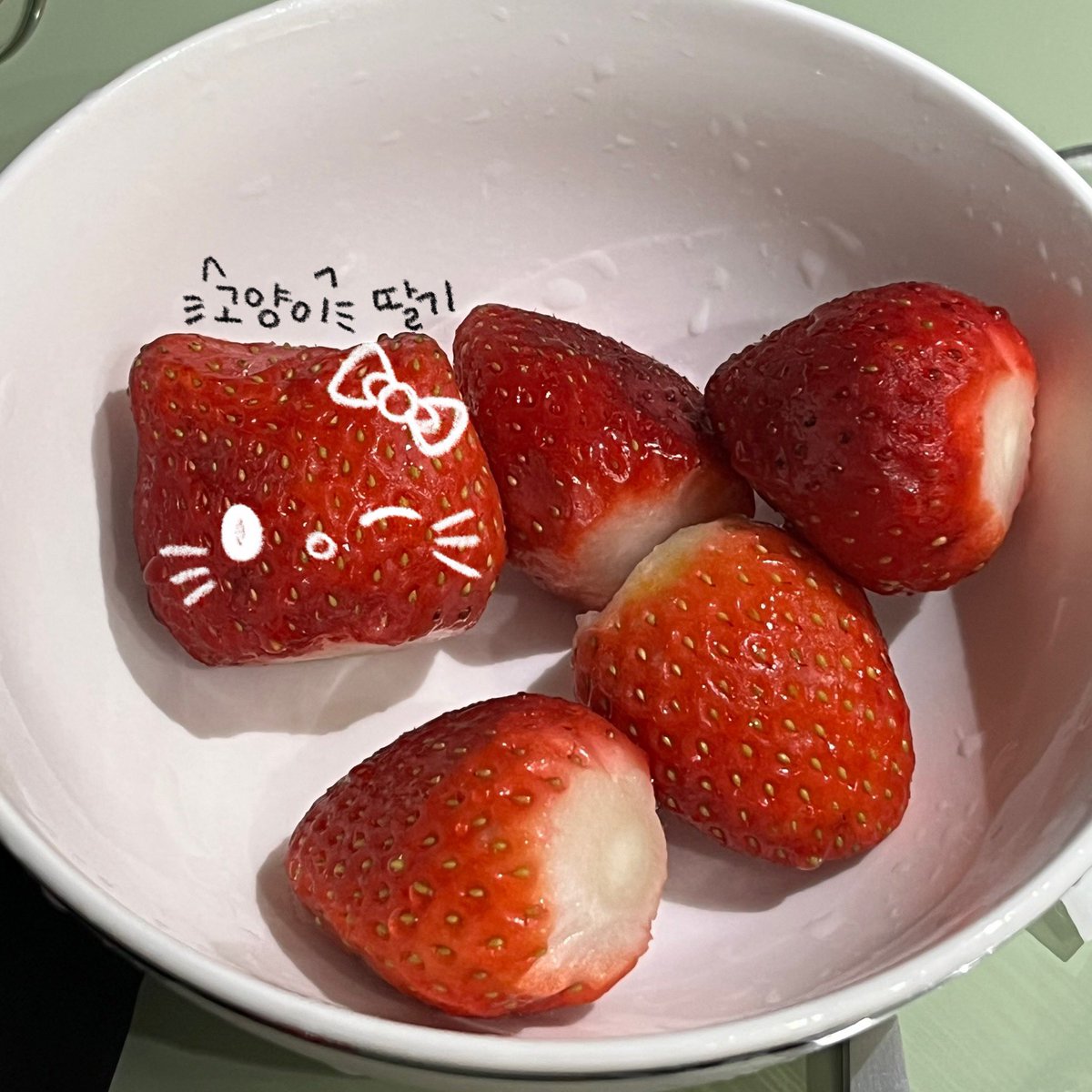 euang070's tweet photo. #일상계_𝕏친소 
#일상계

하소연하고 정병오고 오타구 됐다가 난리치는 그런 사람 https://t.co/LeAWWMYi5P