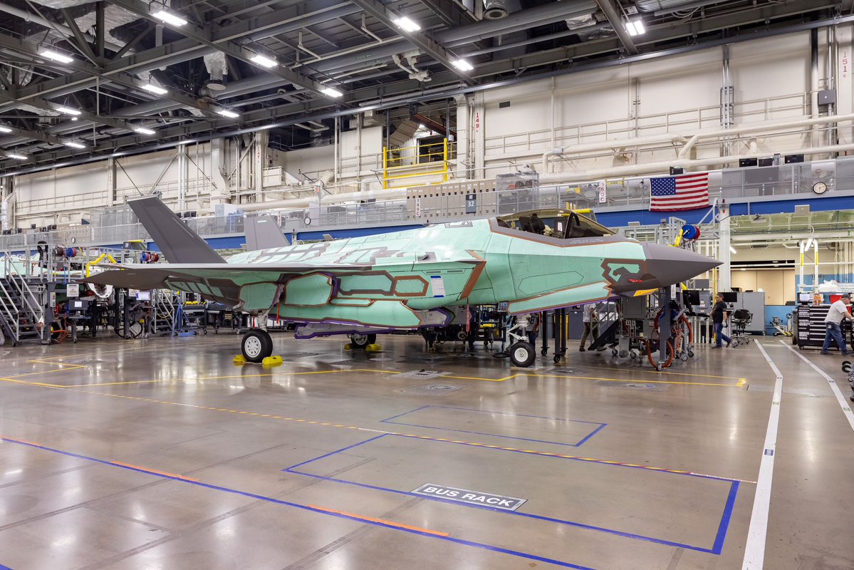 FinnishAirForce's tweet image. In October, Finland&apos;s first F-35A multi-role fighter, #JF501, completed its final assembly at @LockheedMartin’s factory in Fort Worth, Texas, and is now ready for painting and coating. 

📷 Lockheed Martin / Chris Hanoch

#ilmavoimat #F35programme #F35 @thef35