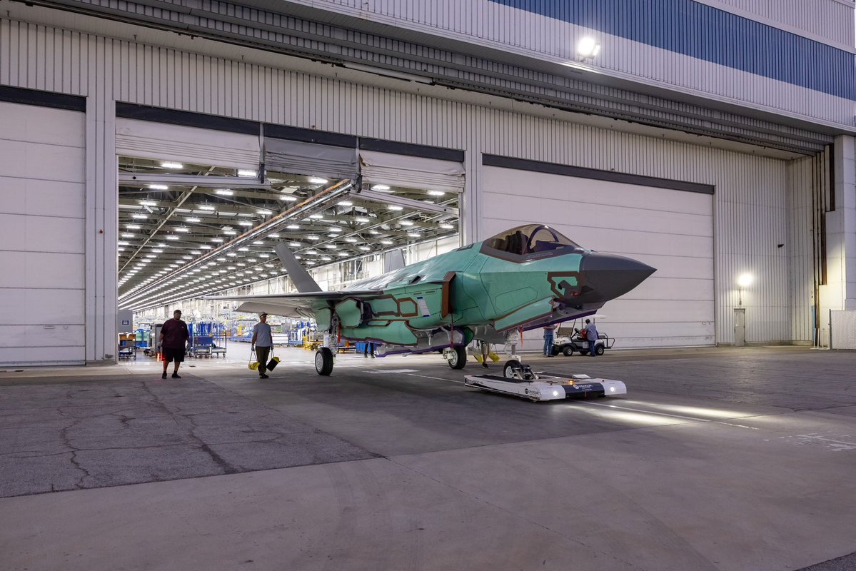 FinnishAirForce's tweet image. In October, Finland&apos;s first F-35A multi-role fighter, #JF501, completed its final assembly at @LockheedMartin’s factory in Fort Worth, Texas, and is now ready for painting and coating. 

📷 Lockheed Martin / Chris Hanoch

#ilmavoimat #F35programme #F35 @thef35