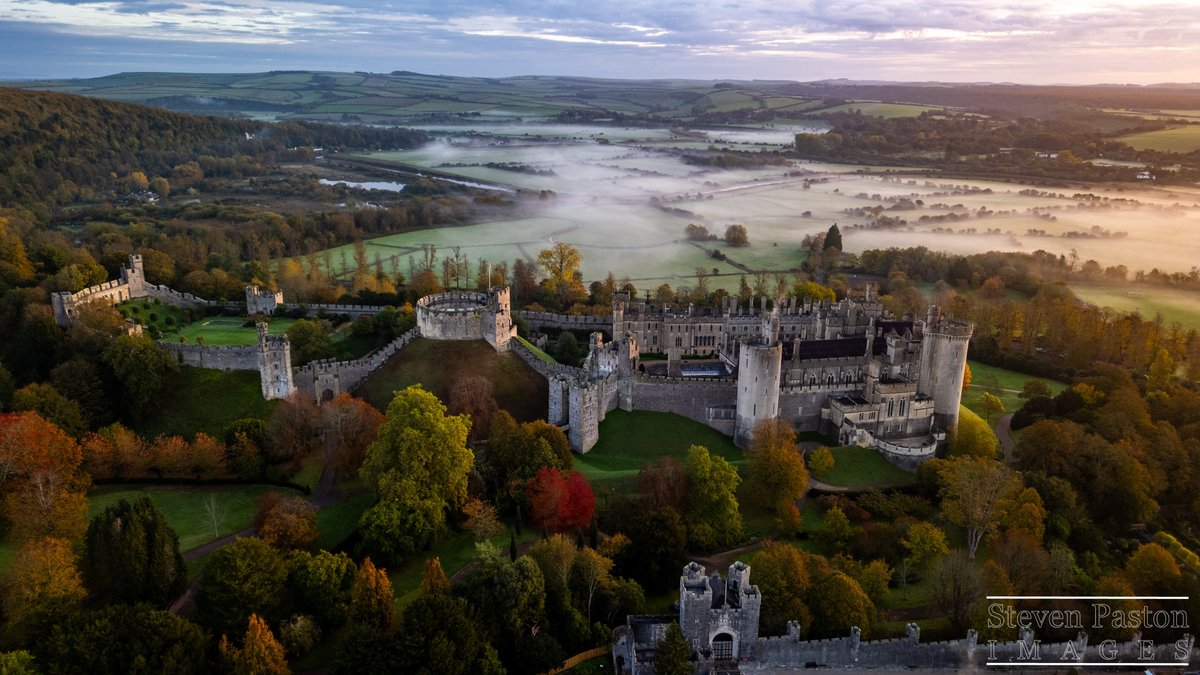 StevenPaston's tweet image. Autumn colours on the trees at Arundel Castle surrounded by misty morning in October @DJIGlobal @StormHour @ThePhotoHour #mini3pro