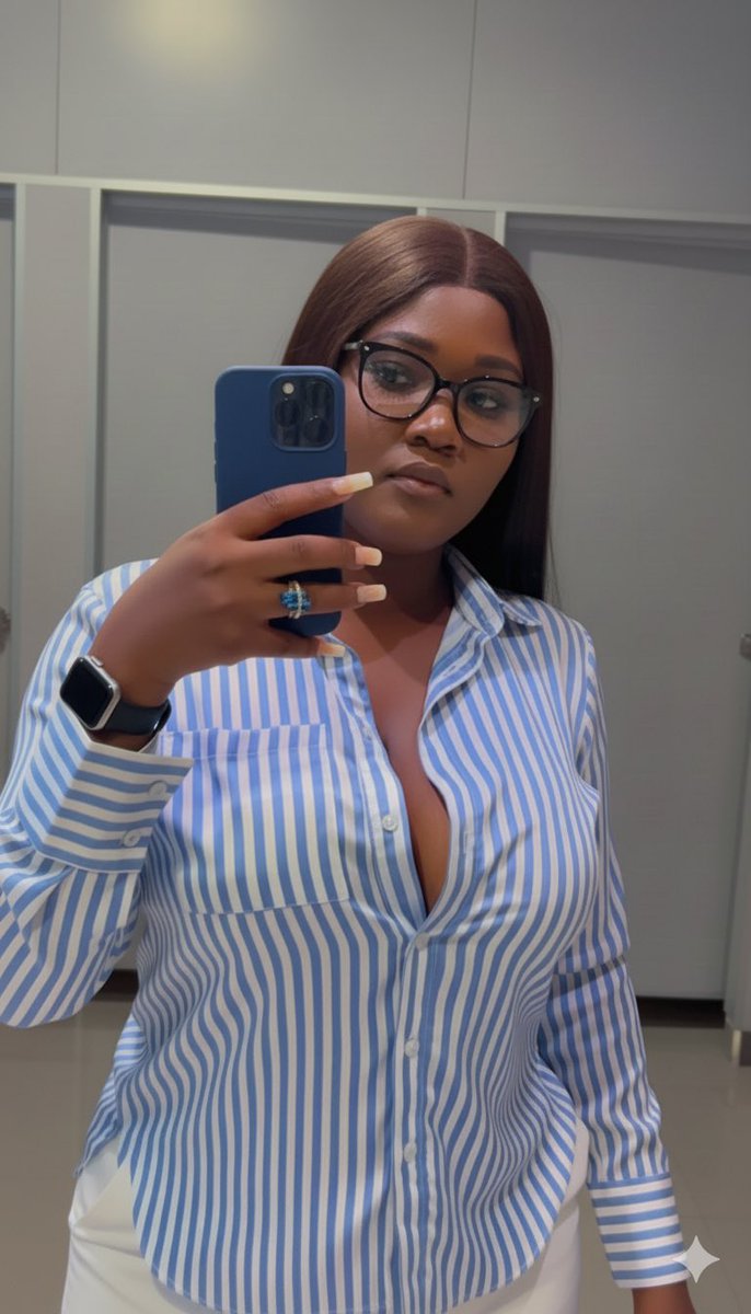 Ajolaoluwa5's tweet image. Caught between classy and bold 🩵🩵🤍