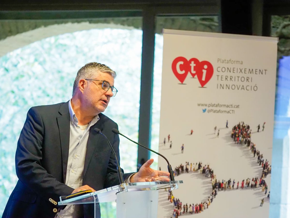 Albert Esteve, director del Centre d’Estudis Demogràfics, <a href="/CEDemografia/">CED Barcelona</a>, amb la participació d'agents de la quàdruple hèlix, durant la sessió inicial: "La demografia catalana: tendències actuals i perspectives de futur". #CatalunyaFutura