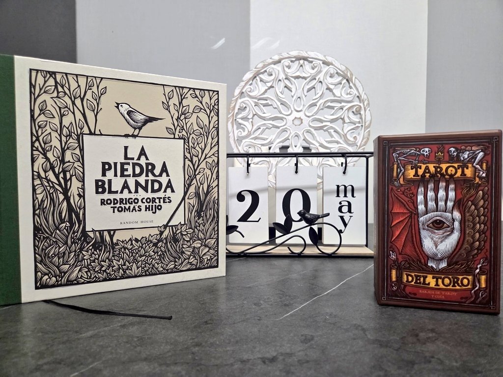 No podíamos hablar de #Frankenstein y <a href="/RealGDT/">Guillermo del Toro</a> sin hacerlo de <a href="/tomashijo/">Tomás Hijo</a>  en el debate de ayer.

Si buscáis una edición de la novela de Shelley, os recomendamos la del ilustrador y tallista salmantino, así como su tarot de #GuillermoDelToro

<a href="/All_Screens/">All Screens</a> <a href="/TdpSexy/">Manuel Chirivella/Sexy Crítico 2.0</a> <a href="/vickybelivet/">Victoria 🌹</a>