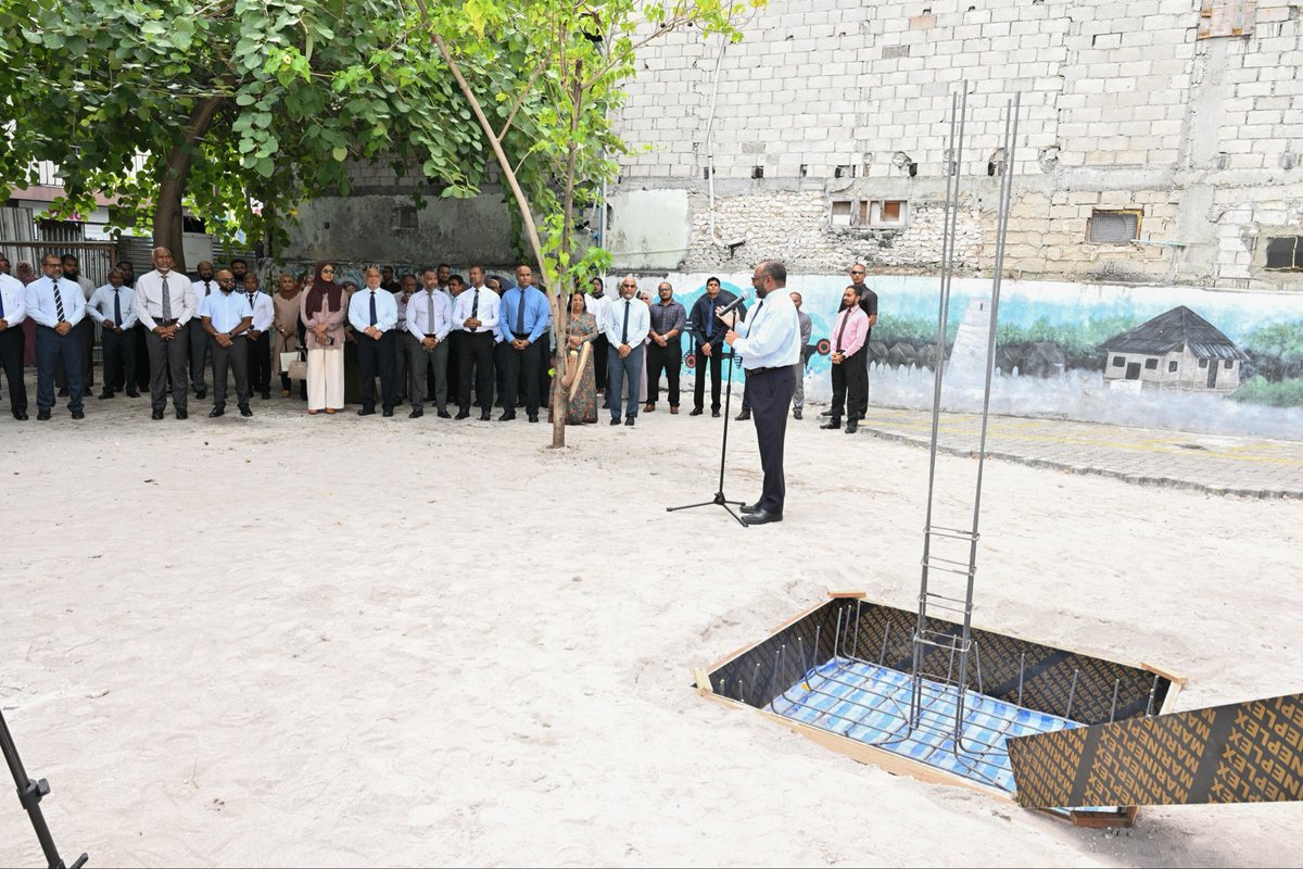 presidencymv's tweet photo. President Dr @MMuizzu officially launched the construction of the new mosque, Masjid ad-Da’wah, at a groundbreaking ceremony held at M. Muiveyodhoshuge’ (Boduge’). The mosque will have a capacity for 1,250 worshippers, along with a library, three classrooms, a conference hall, and an administrative office. Designed to fulfill both religious and educational functions, the new facility aims to serve as a center for community development and learning.
