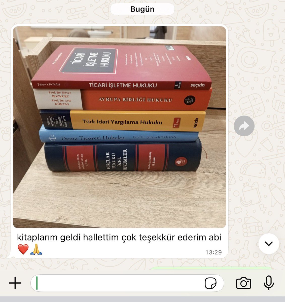 "Bir çocuk, bir öğretmen, bir kitap, bir kalem dünyayı değiştirebilir." 
Hukuk ögrencimizin kitabi teslim edilmiştir emeği geçen herkesten Allah razı olsun iyi ki iyi insanlar var <a href="/GundemiAntep27/">Antep Gündemi</a>