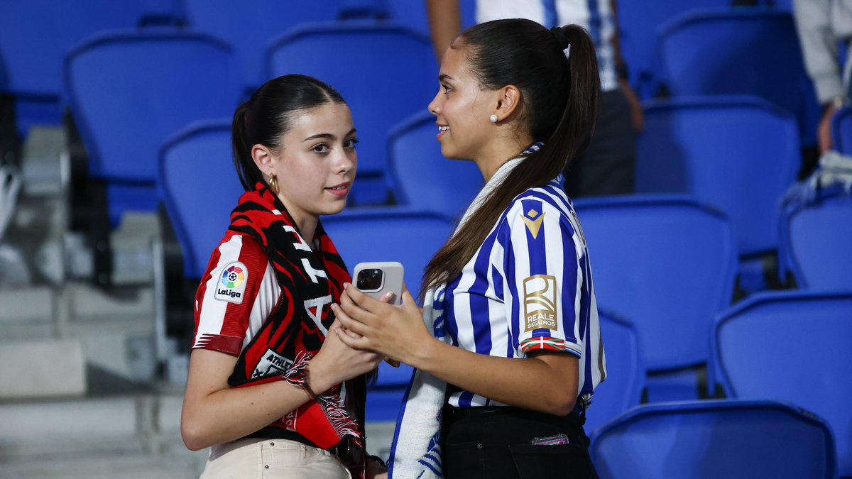 RealSociedad's tweet photo. 💙 𝐄𝐮𝐬𝐤𝐚𝐥 𝐃𝐞𝐫𝐛𝐢𝐚ren nortasuna ❤

🤝 @AthleticClub https://t.co/Uu2rhp6hS9