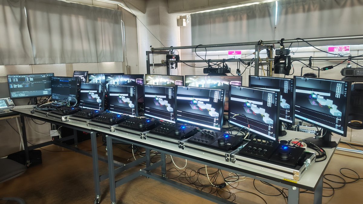 inc_engineer_2's tweet image. MTCの打ち込みが始まりました。
今回は勉強を兼ねてMA3モードでやってみるみたいです。
隣でも過去イチ大変そうなFollow-Me現場のセットアップ中。
他にも3件ほど打ち込みをしています。
色々重なって、社内はドタバタしてますね。