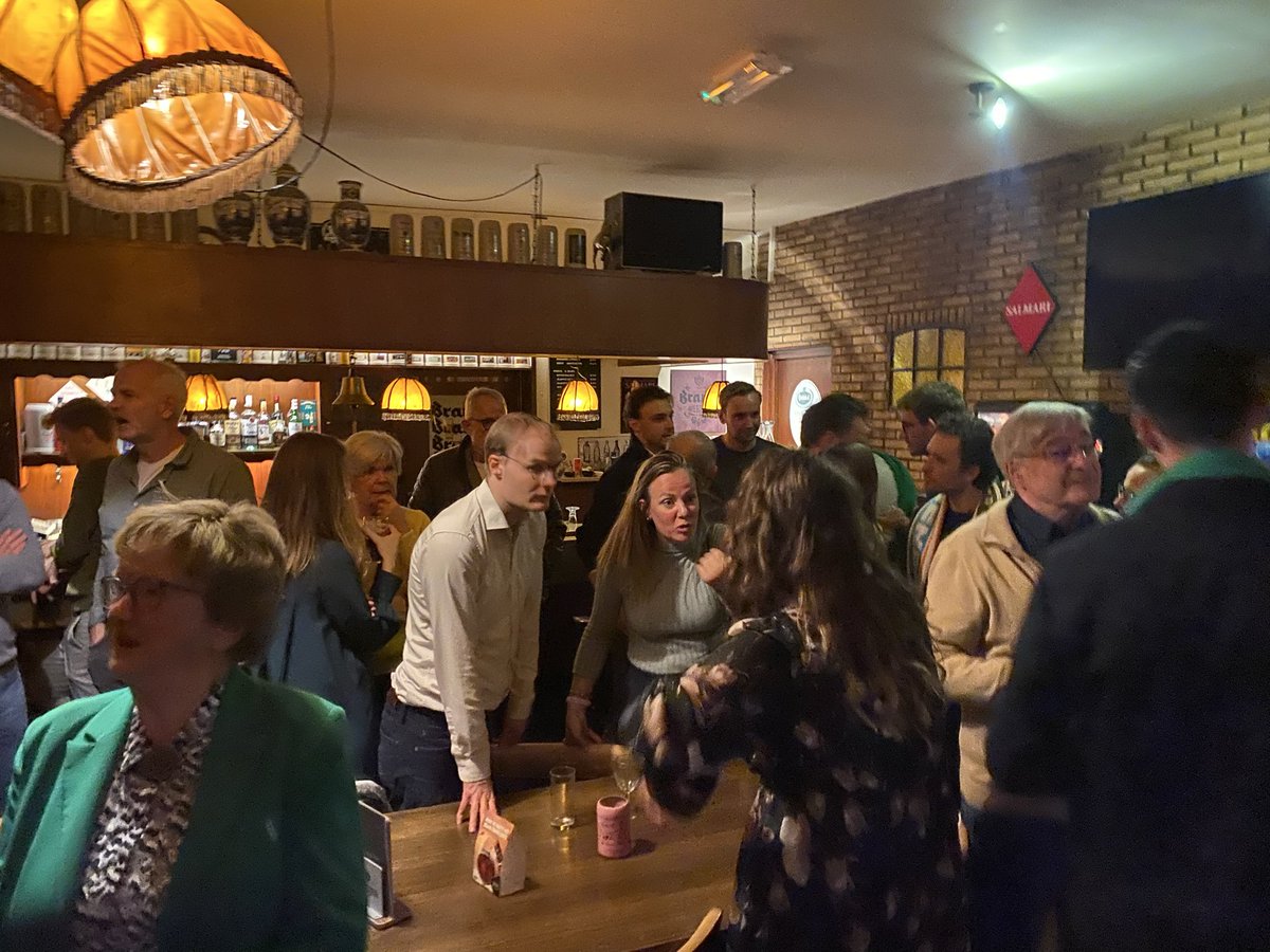 Gisteravond in een vol café Bolhuis de uitslag gevierd met veel Groningse CDA-leden!

Dat belooft wat voor de gemeenteraadsverkiezingen op 18 maart.

Doe jij ook met ons mee: cda.nl/lid-worden/