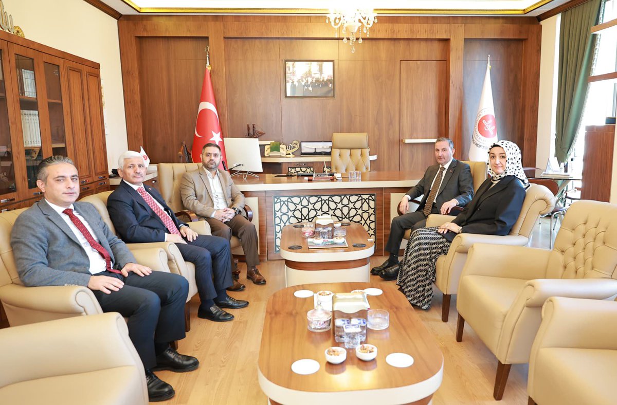 Sultanbeyli İlçe Müftümüz Sn. Bilal Albayrak’a hayırlı olsun ziyaretinde bulunduk. 

Kıymetli Müftümüze vazifesinde üstün muvaffakiyetler diliyor; nazik misafirperverlikleri ve içten sohbetleri için teşekkür ediyorum.