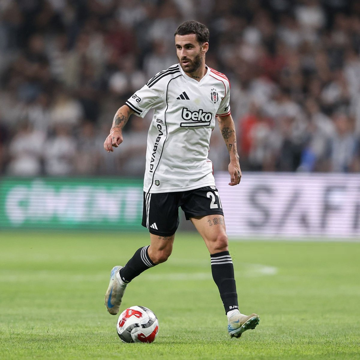 Ergin Aslan: "Rafa Silva'yı bugün Okan Buruk'a ver, havada kapar. Tedesco da aynı şekilde.

Mircea Lucescu, Sergen Yalçın'a nasıl davrandıysa Sergen Yalçın'ın da Rafa'ya öyle davranması gerekir. Rafa'ya özel oyuncu muamelesi yapmak zorundasın.

Gerçekten anlamıyorum, Beşiktaş'tan