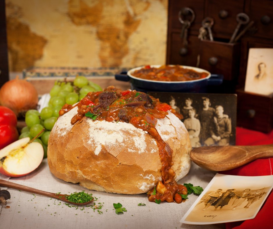 No more mopping up the bowl with bread - now the bread IS the bowl 😍🥖

We've packed our bread bowl full of our Bish Bash Posh Sausage Cassoulet with a slight twist.

Get the recipe here: gordonrhodes.co.uk/recipe/sausage…

#breadbowl #cassoulet #stew #sausages #slowcooker #casserole